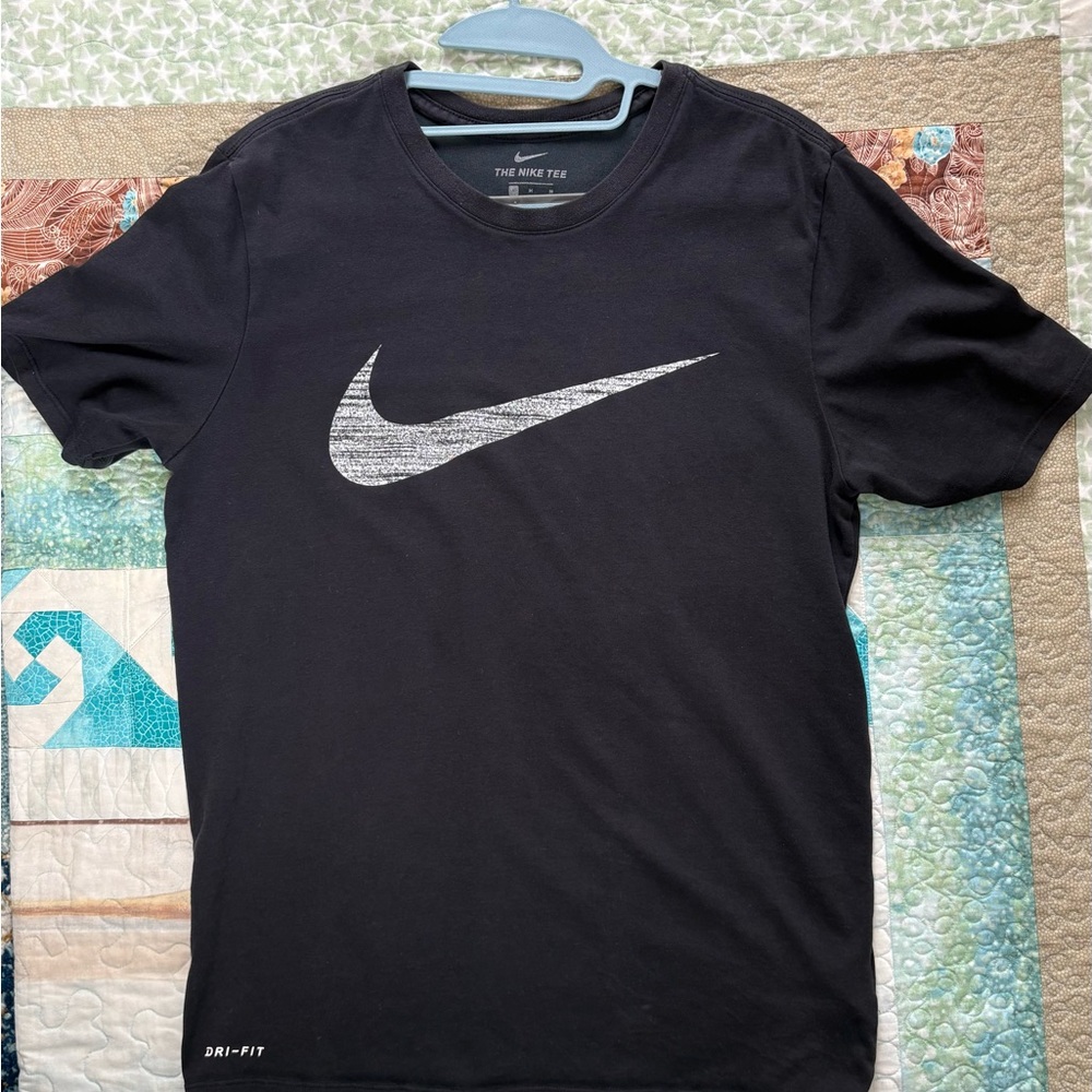 Nike Men's Black and Gray Dri-FIT Tee